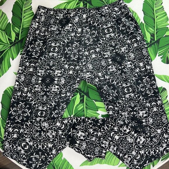 Pink Rose Black White Printed Soft Stretch Leggings - Picture 6 of 7